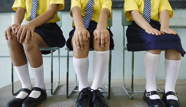 Przymusowy strój szkolny – czy to dobry pomysł?